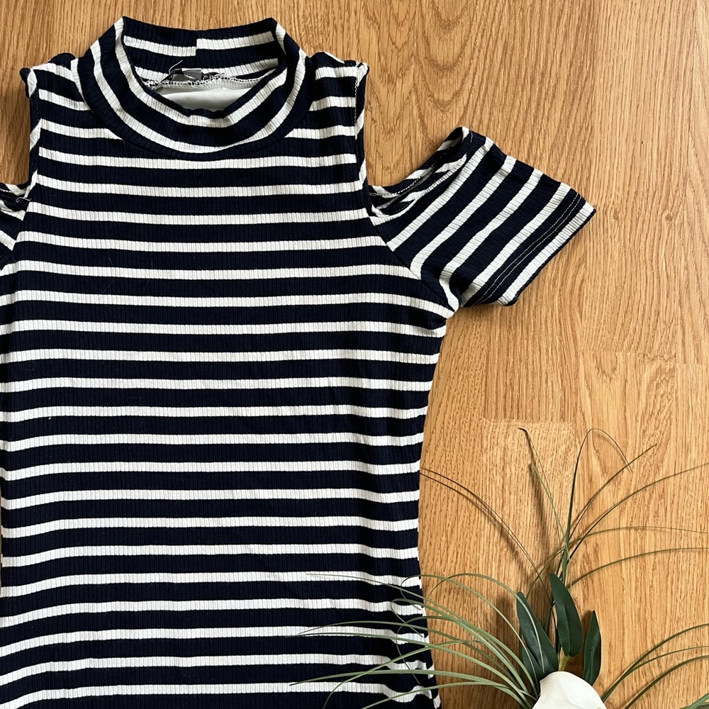 Striped bodycon color shoulder dress